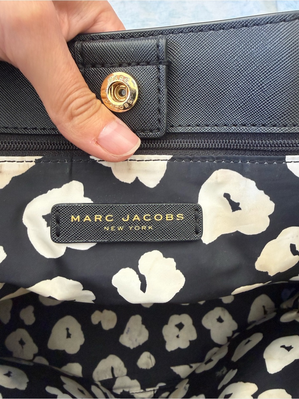 Marc Jacobs Black Leather Tote with Gold Tag - Picture 5 of 7